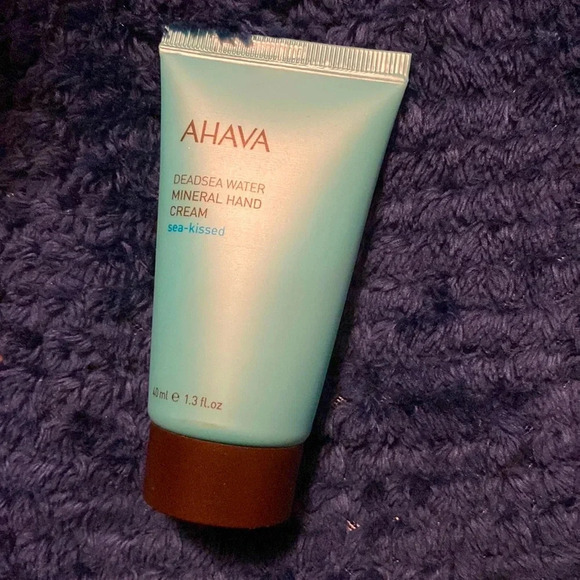 🐼🐼🐼Ahava Deadsea Water Sea Kissed Mineral Hand Cream 1.3 Fl Oz - Picture 1 of 2